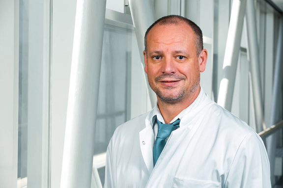 Porträtbild Torsten Fuß, Ärztlicher Direktor am ELBLANDKLINIKUM Radebeul
